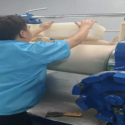 創業22年の中国シリコーン工場の内部：製品の品質を決める混合作業場の日常